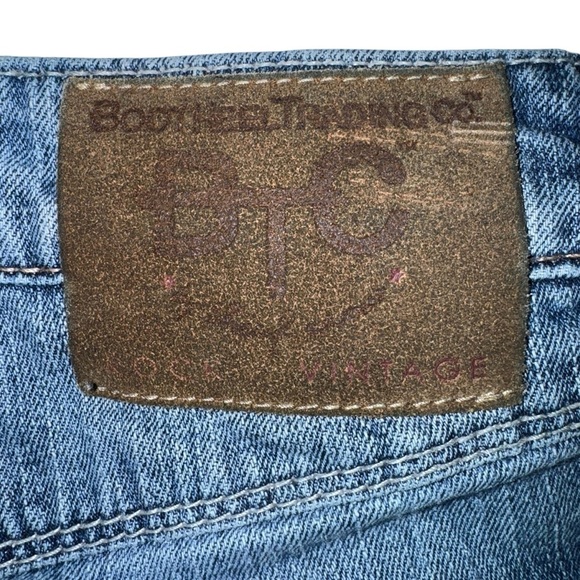 BOOTHEEL Women’s Denim Shorts Size 6 Blue  99% cotton Knee Length Mid Rise Faded - Picture 7 of 10